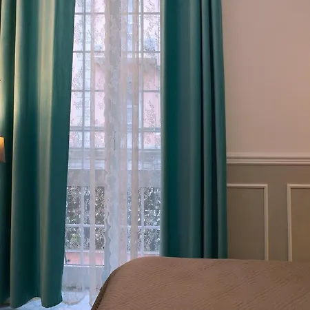 Holly House Apartment *