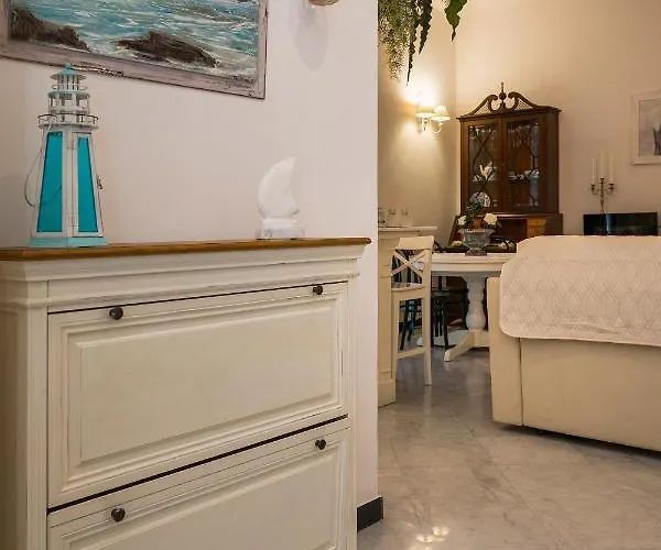 アパート Holly House