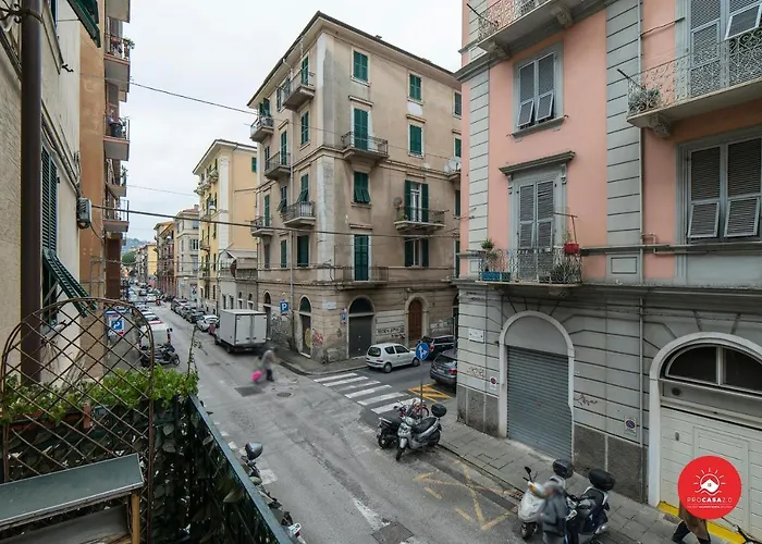 Holly House Apartment *